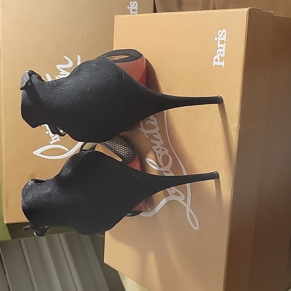 Christian Louboutin Black Suede and Mesh Peep toe. Size 42. Pre owned - Picture 6 of 8